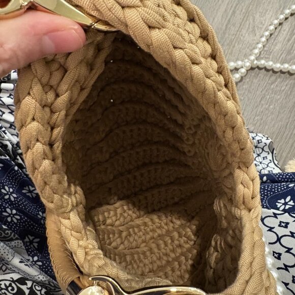 Neiman Marcus Handwoven Crochet Seashell Bag with Pearl Chain Handle - Picture 6 of 7